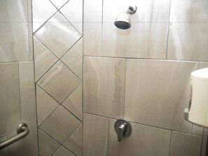 Ducha y cabezal de ducha tipo lluvia