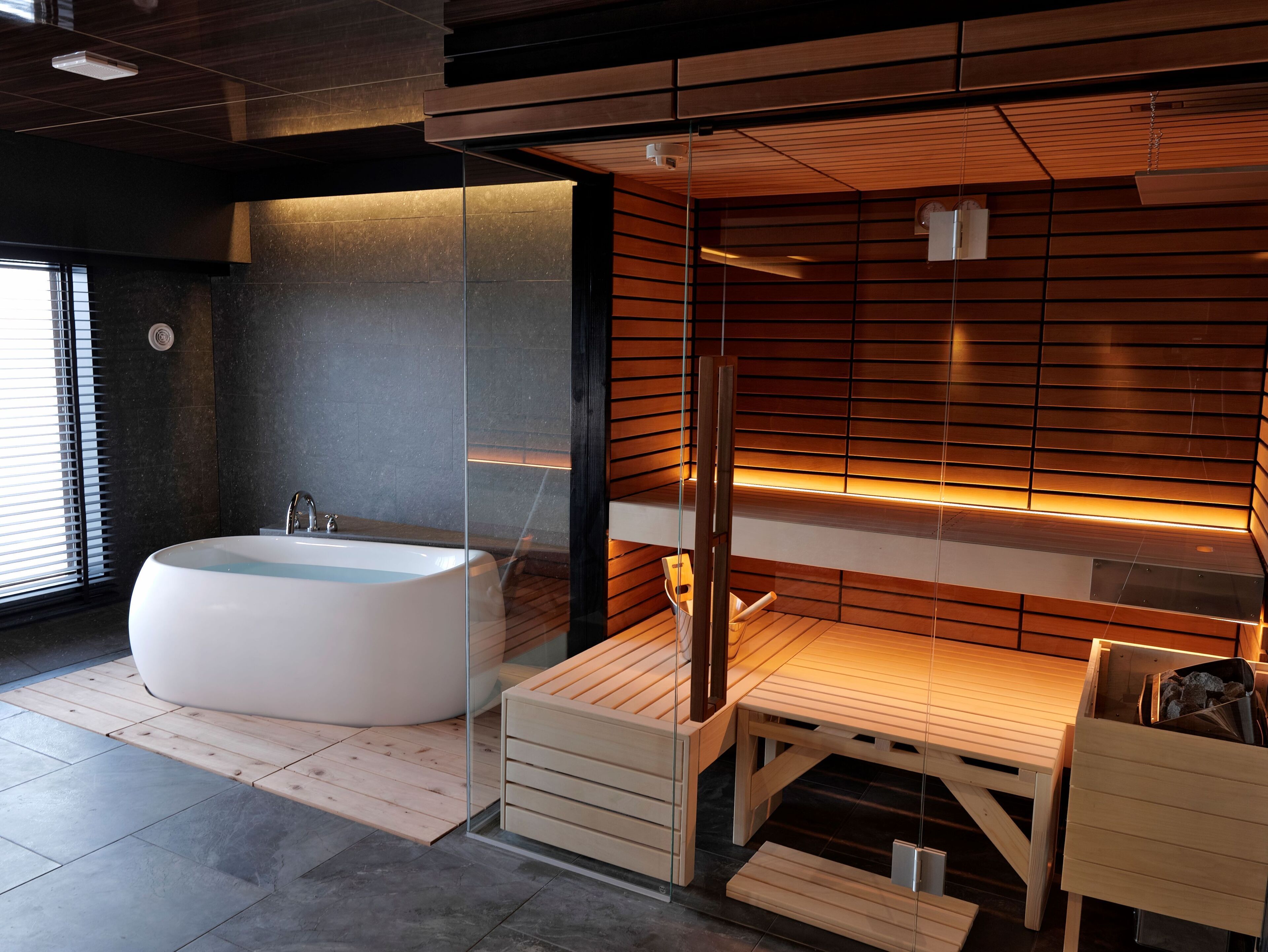 (wings) lake view suite room with sauna, non smoking | bathroom | free toiletries, hair dryer, slippers, bidet