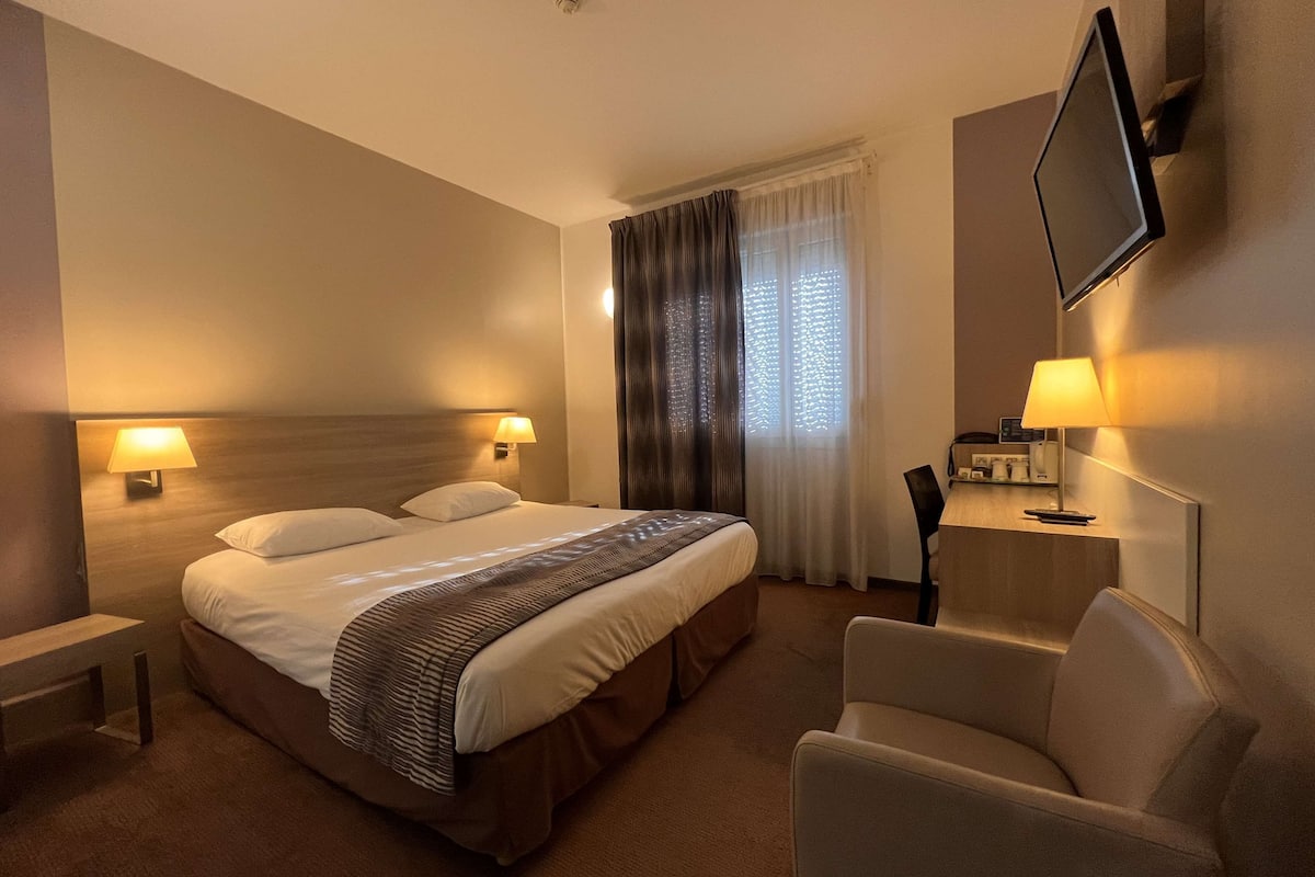 desk, blackout curtains, soundproofing, iron/ironing board