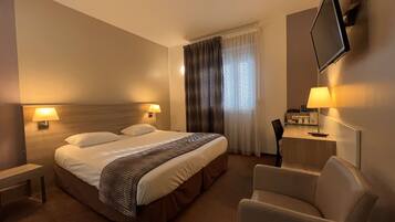 Bureau, rideaux occultants, chambres insonorisées