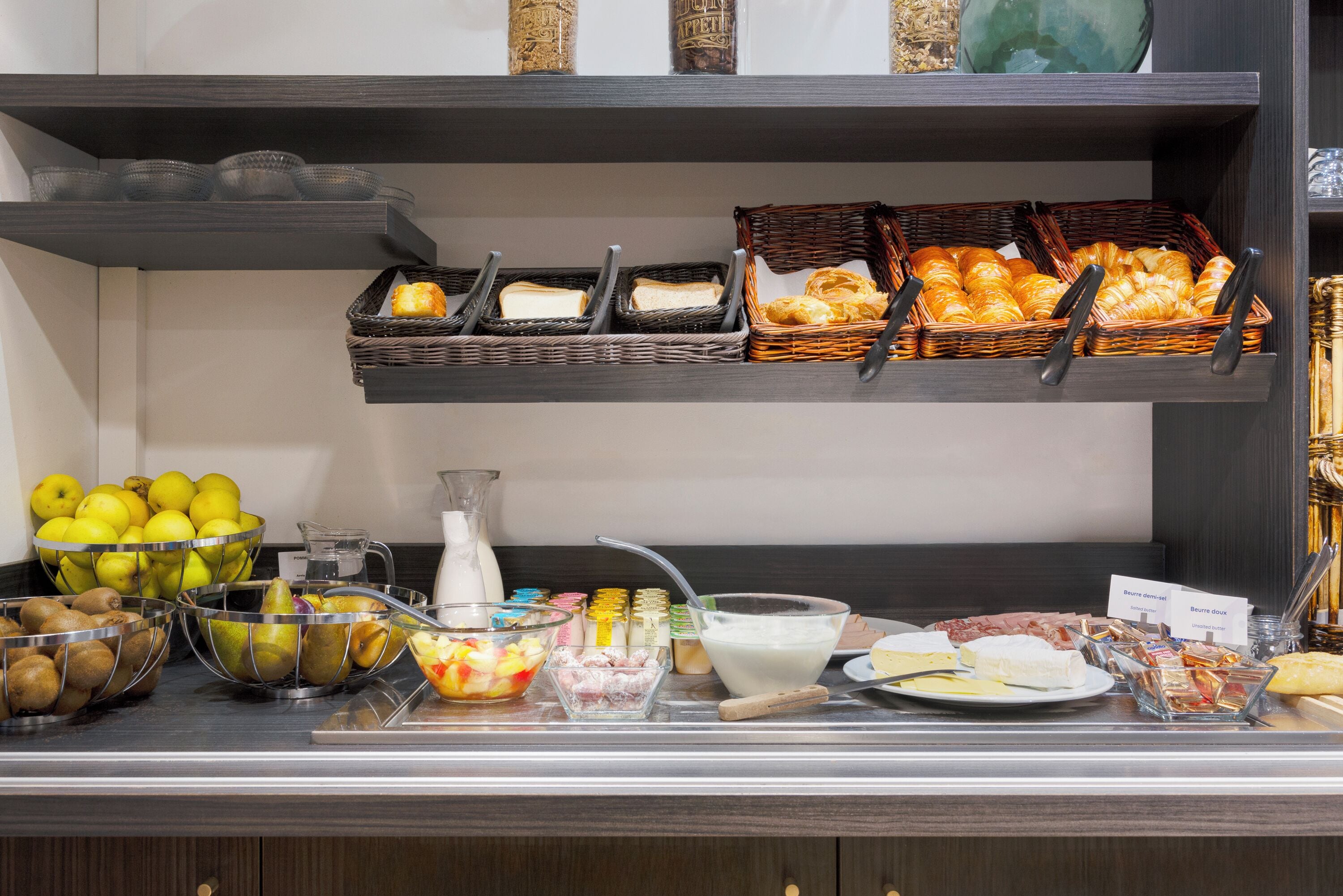 Daily buffet breakfast (EUR 12.9 per person)