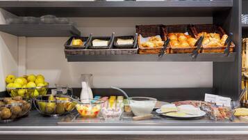 Petit déjeuner buffet (12.9 EUR par personne)