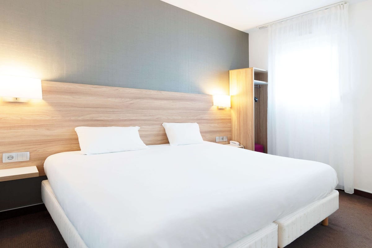 Chambre Standard, 1 lit double | Bureau, rideaux occultants, chambres insonorisées