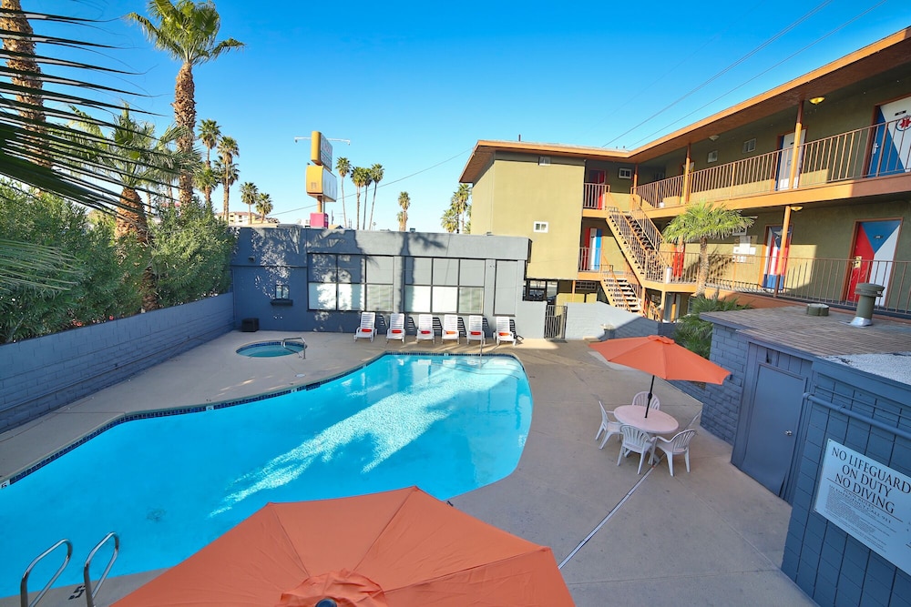 Motel 6 Las Vegas, NV - Downtown Fremont St Experience