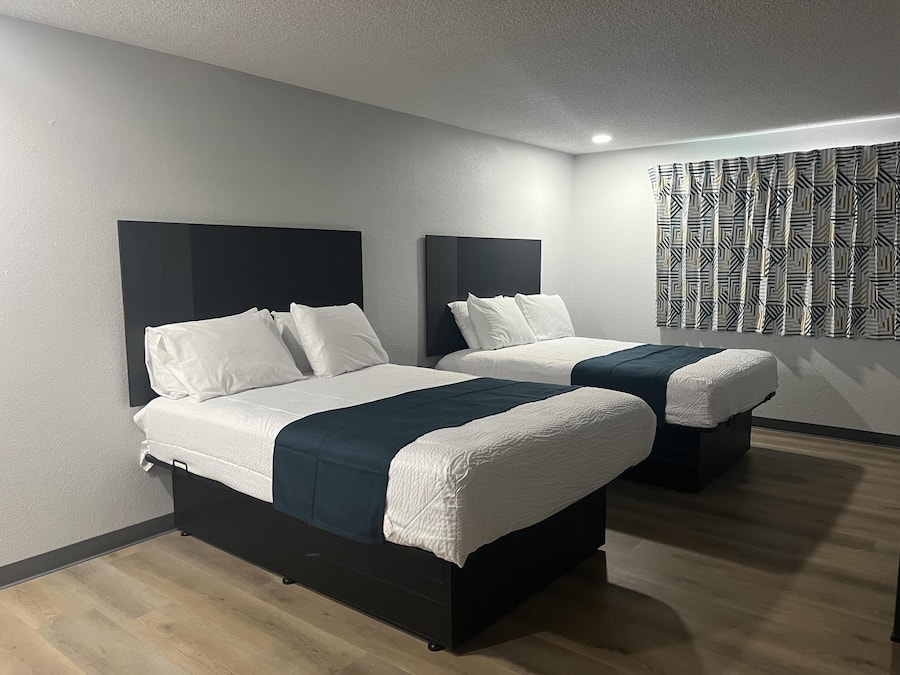 Tabla de planchar con plancha, wifi gratis, ropa de cama