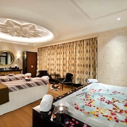 Un sauna, baño turco, tratamientos corporales, aromaterapia