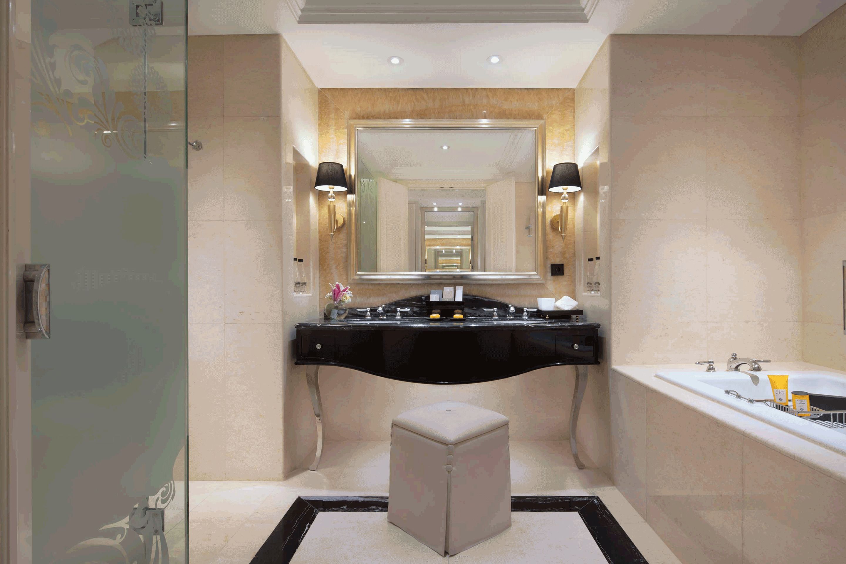 separate bathtub and shower, hydromassage showerhead