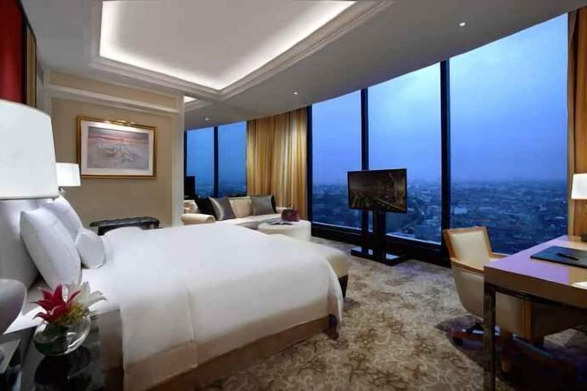 1 bedroom, Egyptian cotton sheets, premium bedding, minibar
