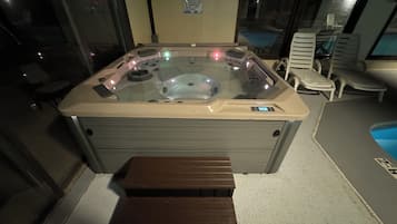 Private spa tub