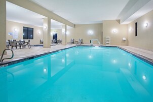 Indoor pool, sun loungers