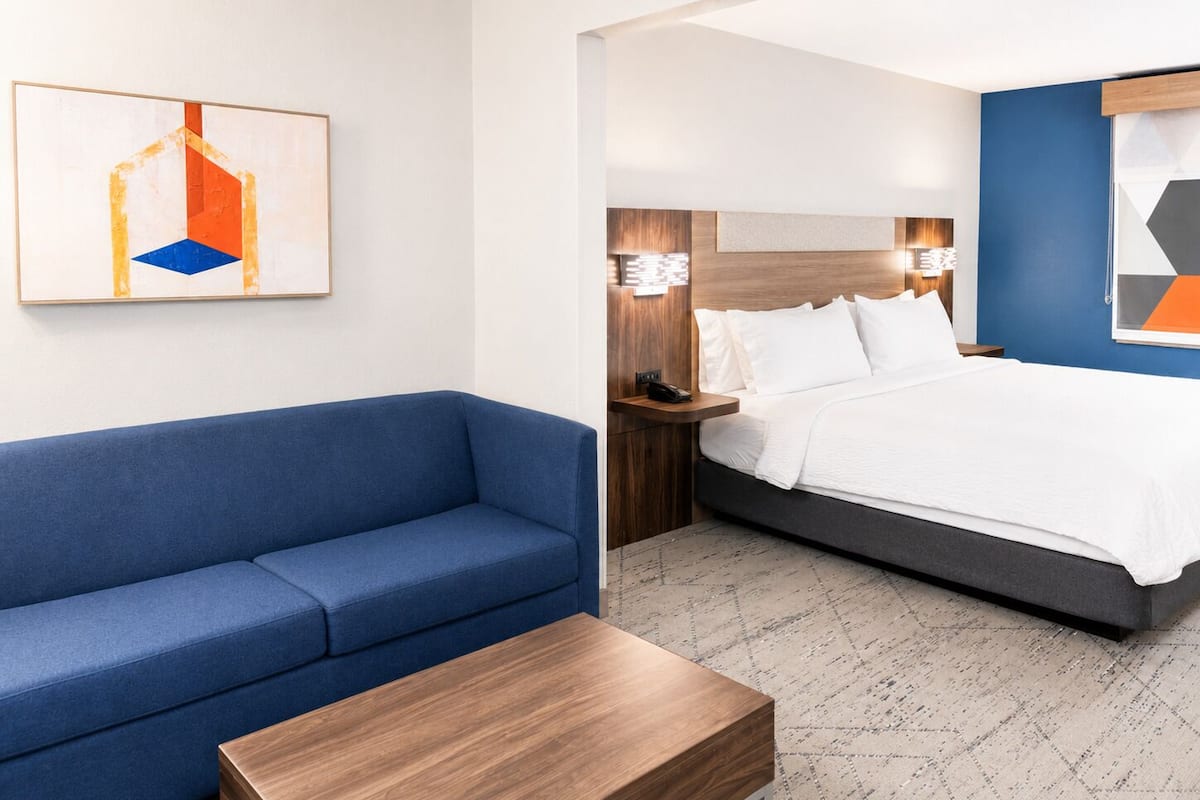 Habitación estándar, 1 cama King size y sofá cama | Ropa de cama de alta calidad, edredón y camas con pillow-top