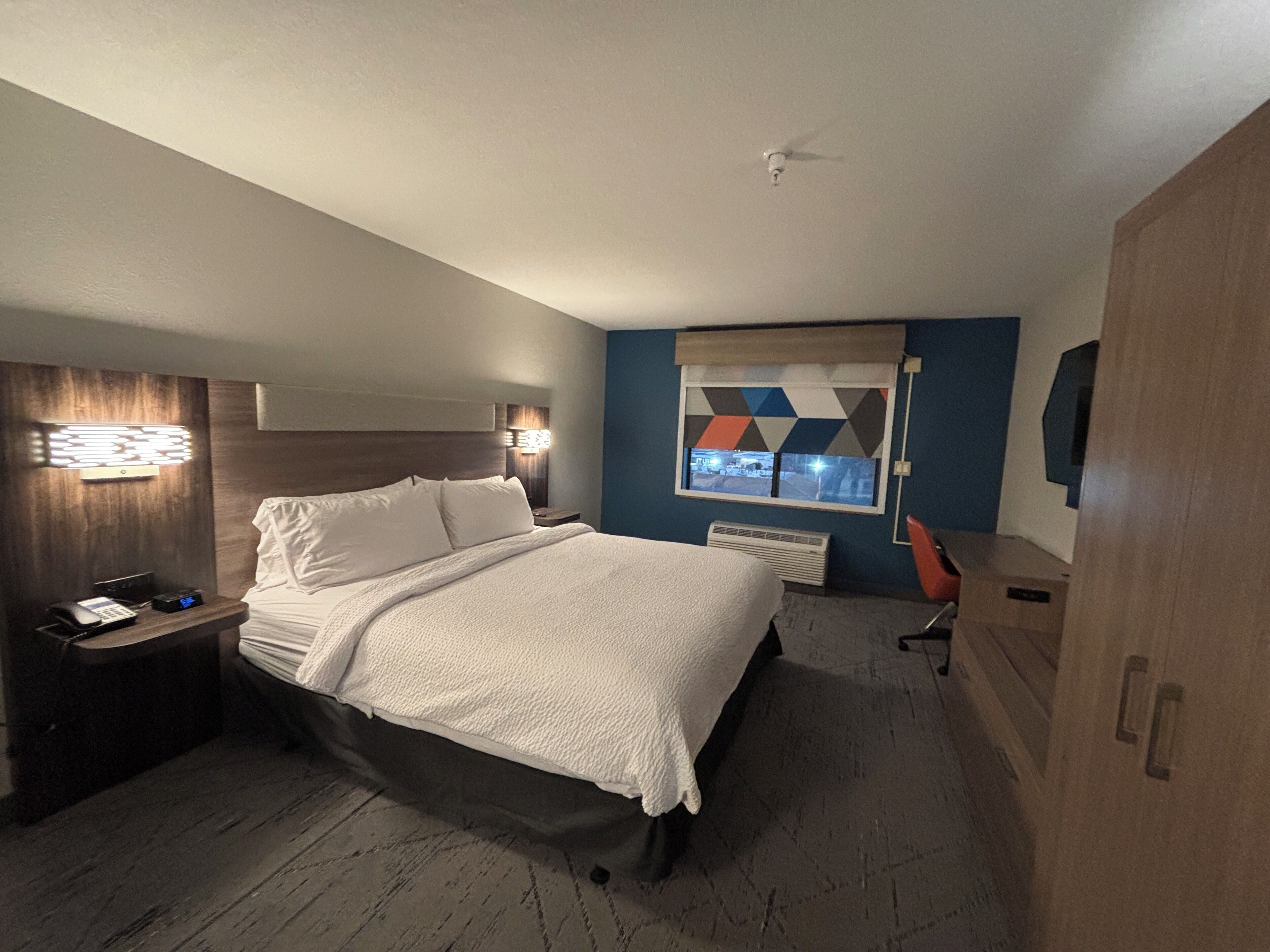 Suite, 1 King Bed, Accessible (Mobility, Accessible Tub) | Premium bedding, down comforters, pillowtop beds, in-room safe