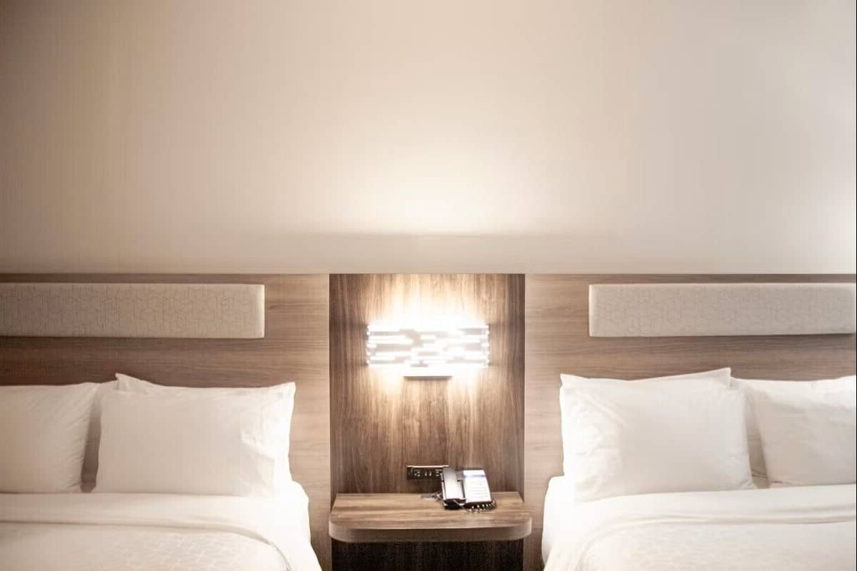 Coffre-fort, bureau, rideaux dâobscurcissement