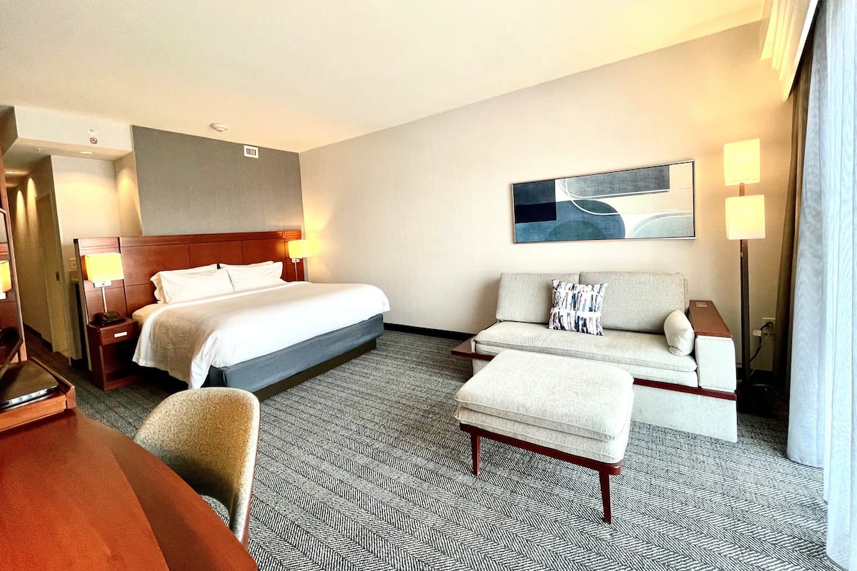Ropa de cama de alta calidad, camas con pillow-top y escritorio