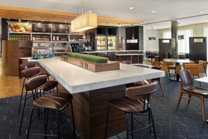 Breakfast and dinner served  - Courtyard Mankato Marriott (Mankato)