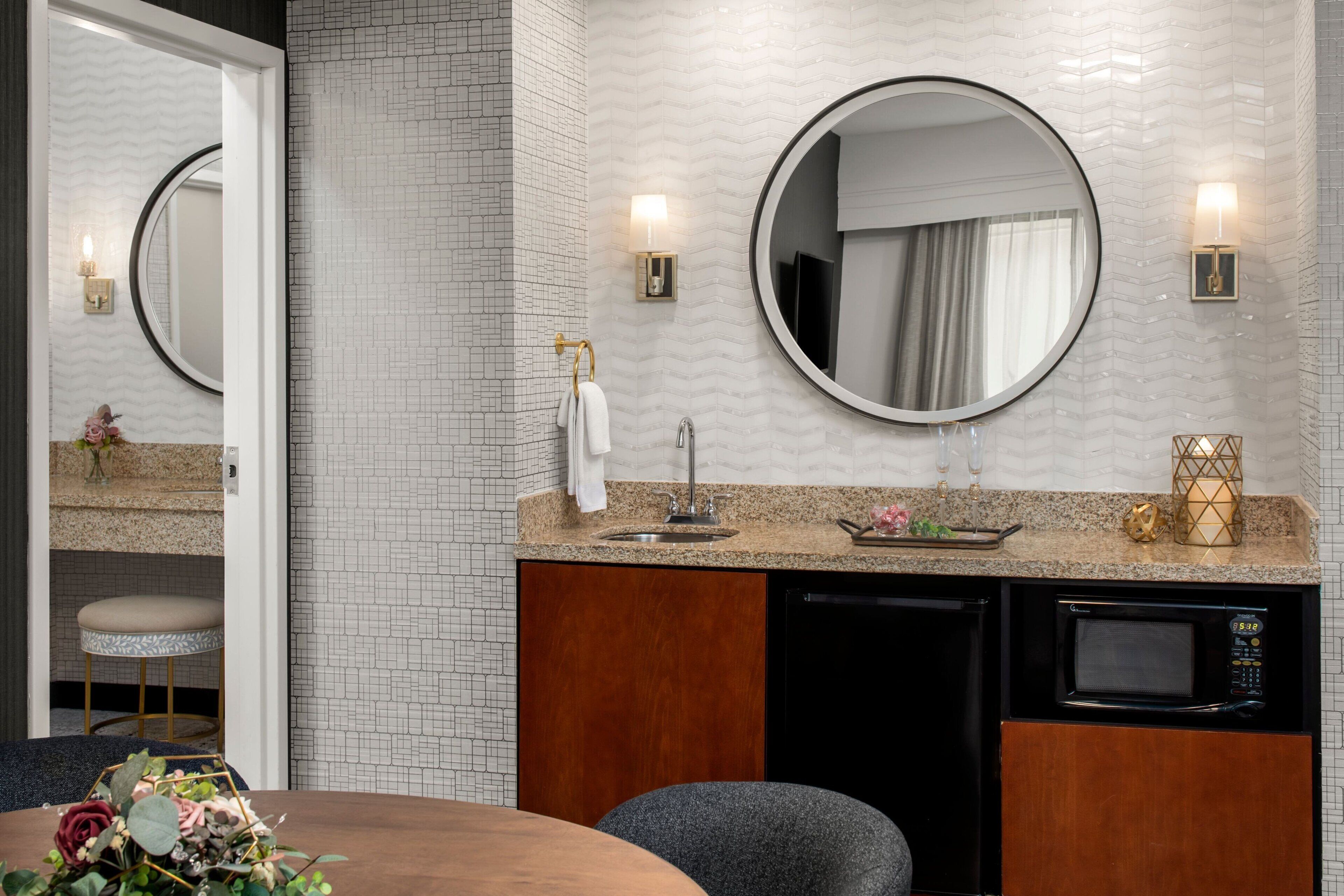 suite, 1 bedroom, non smoking | 1 bedroom, premium bedding, pillow-top beds, desk