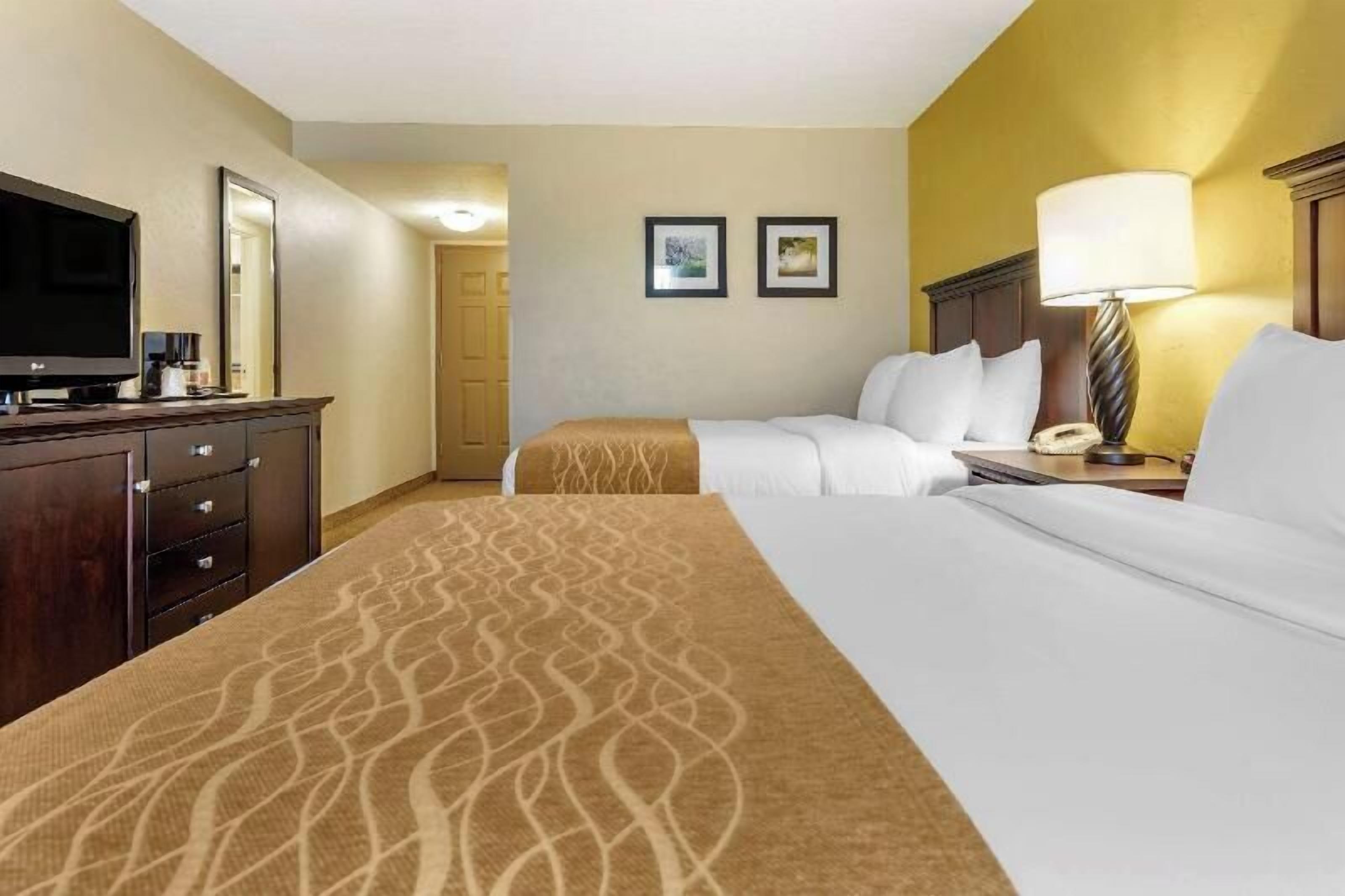 Premium bedding, down duvets, pillow-top beds, desk