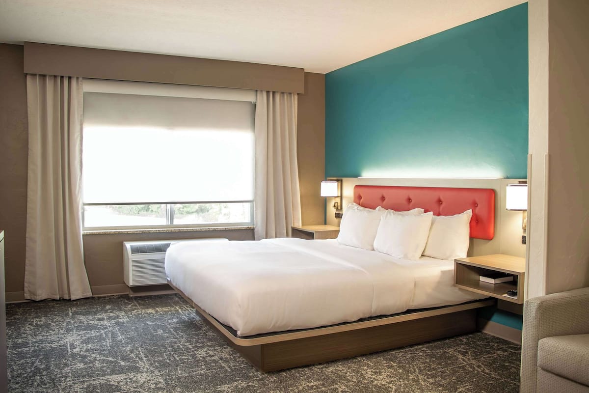 room, 1 king bed, accessible, non smoking | 1 bedroom, premium bedding, down duvets, pillow-top beds