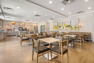 Desayuno buffet incluido todos los días 