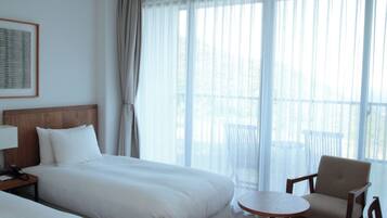 Superior Twin Room, Sea View | In-room safe, desk, blackout drapes, free WiFi