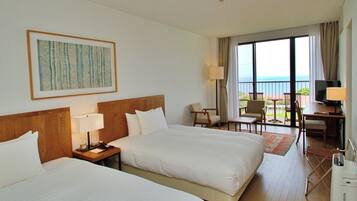 Habitación triple Deluxe | Caja de seguridad en la habitación, escritorio y cortinas blackout