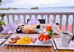 Termasuk sarapan penuh setiap hari 