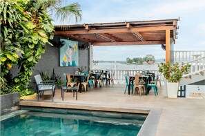 Outdoor dining - Hotel Casona de La Isla (Flores)
