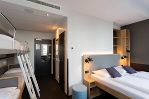 Hypo-allergenic bedding, in-room safe, soundproofing, free WiFi