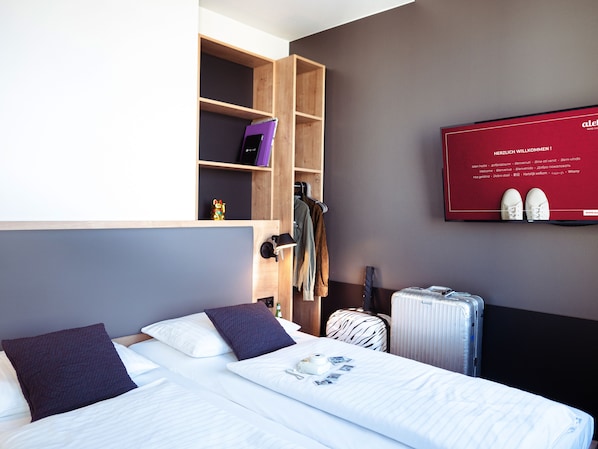 Hypo-allergenic bedding, in-room safe, soundproofing, free WiFi