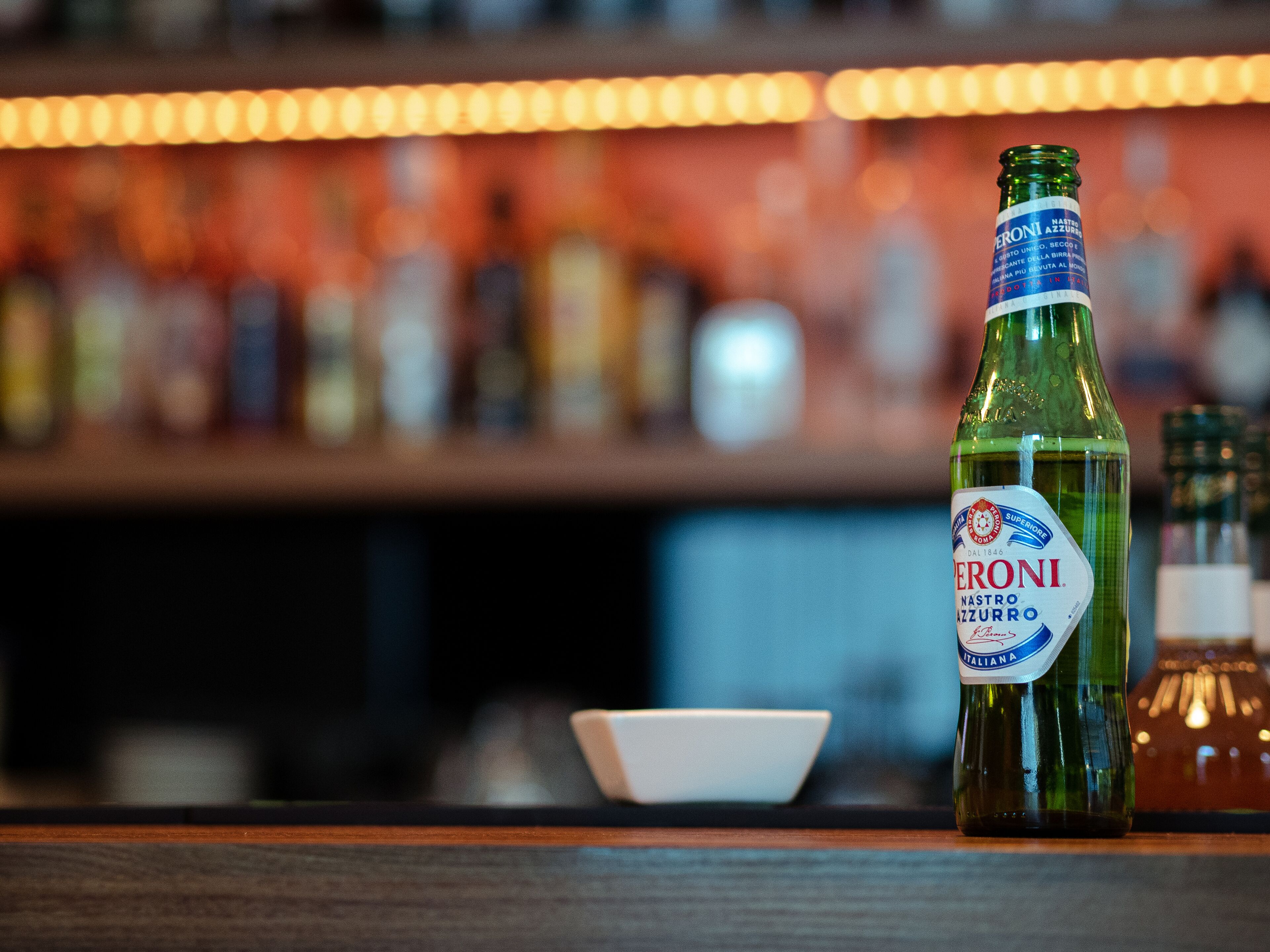 Bar (trong khuôn viên)
