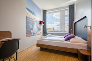 Hypo-allergenic bedding, in-room safe, soundproofing, free WiFi