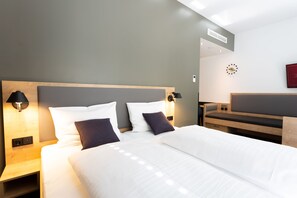 Hypo-allergenic bedding, in-room safe, soundproofing, free WiFi - aletto Hotel Kudamm (Berlin)