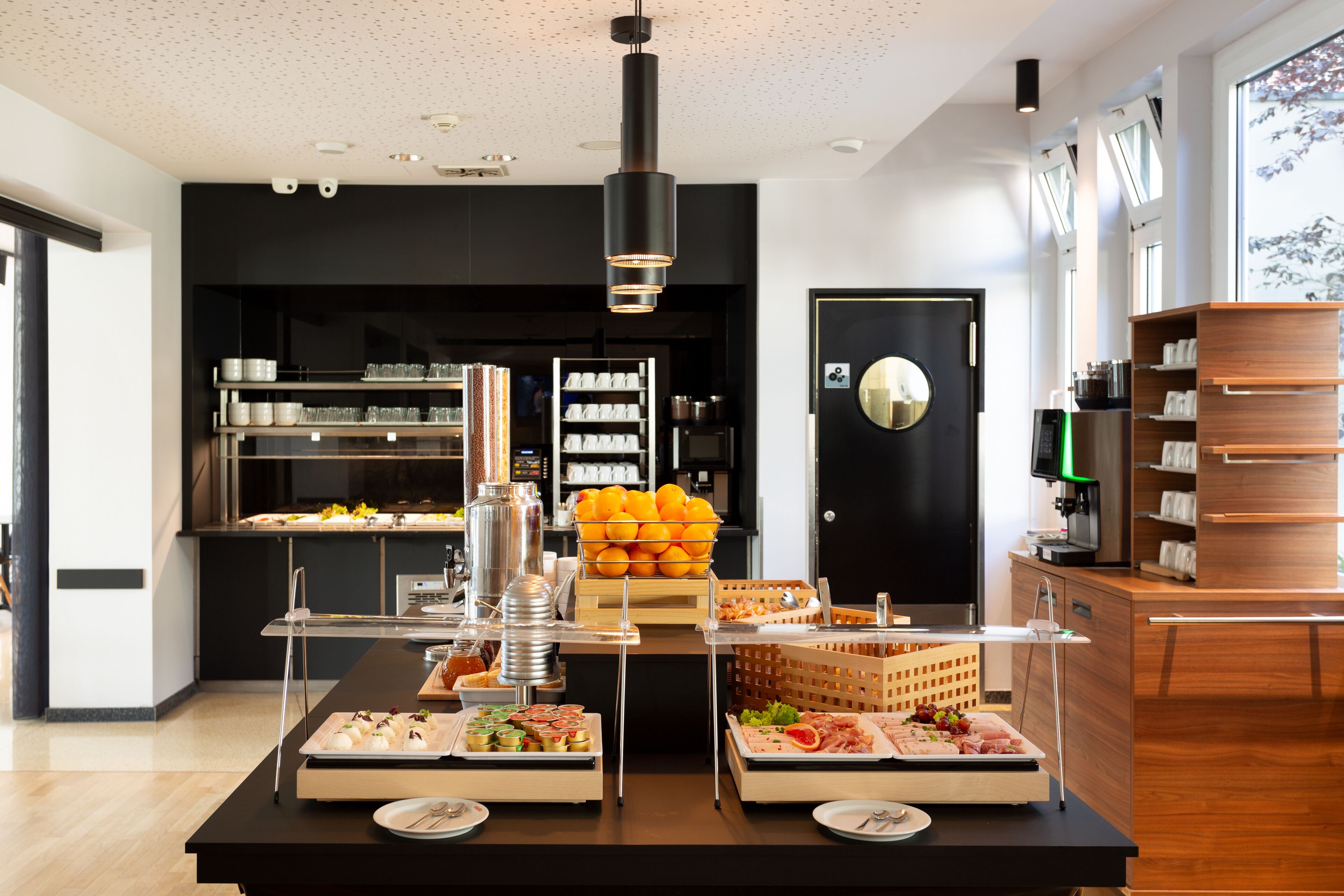 Päivittäinen buffetaamiainen maksusta