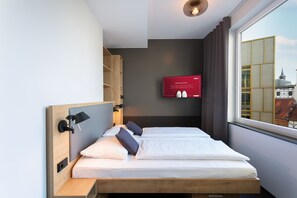 Hypo-allergenic bedding, in-room safe, soundproofing, free WiFi