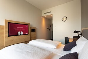 Hypo-allergenic bedding, in-room safe, soundproofing, free WiFi