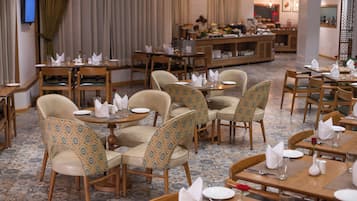 Daily buffet breakfast (INR 800 per person)