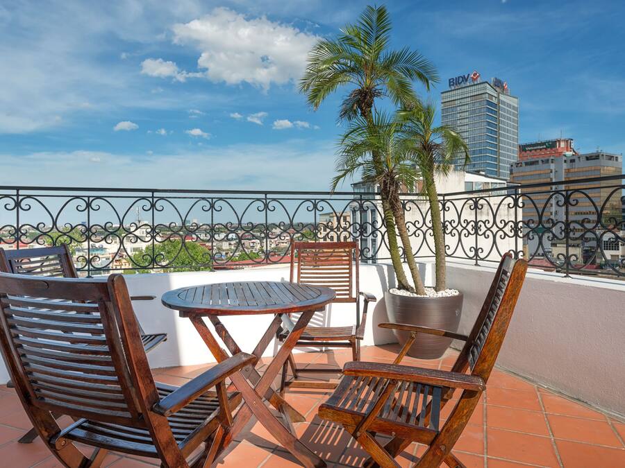 Panoramic Suite | Premium bedding, memory-foam beds, minibar, desk