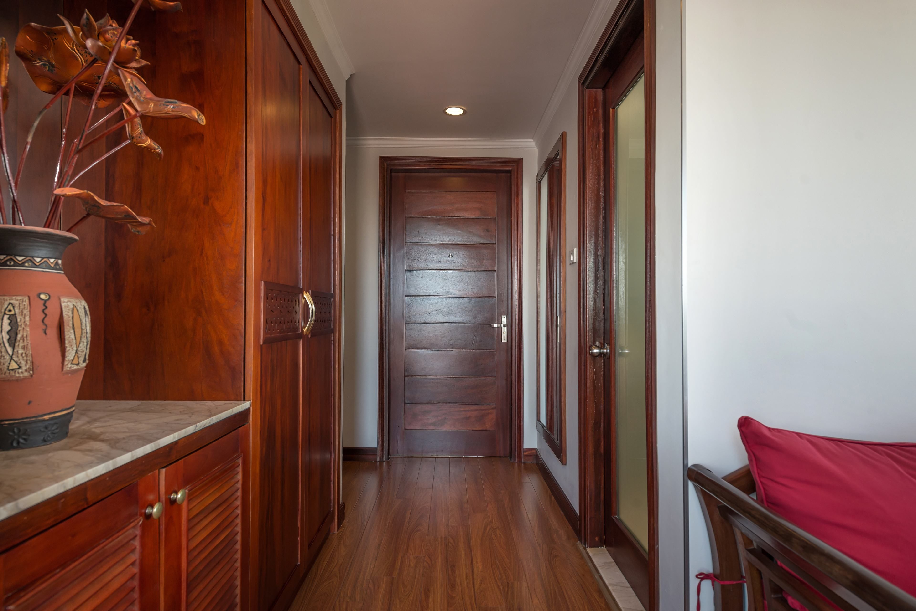 panoramic suite | living area | 32-inch lcd tv with cable channels, tv