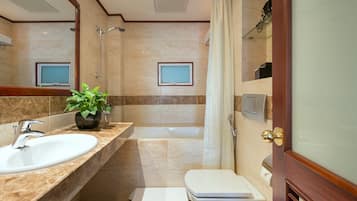 Executive Room, City View | Deep-soaking bathtub