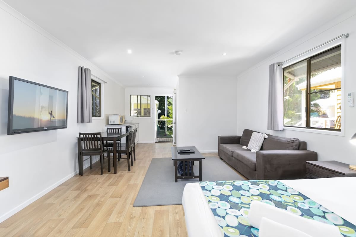 garden queen and two twin villa | individually decorated, individually furnished, desk, laptop workspace