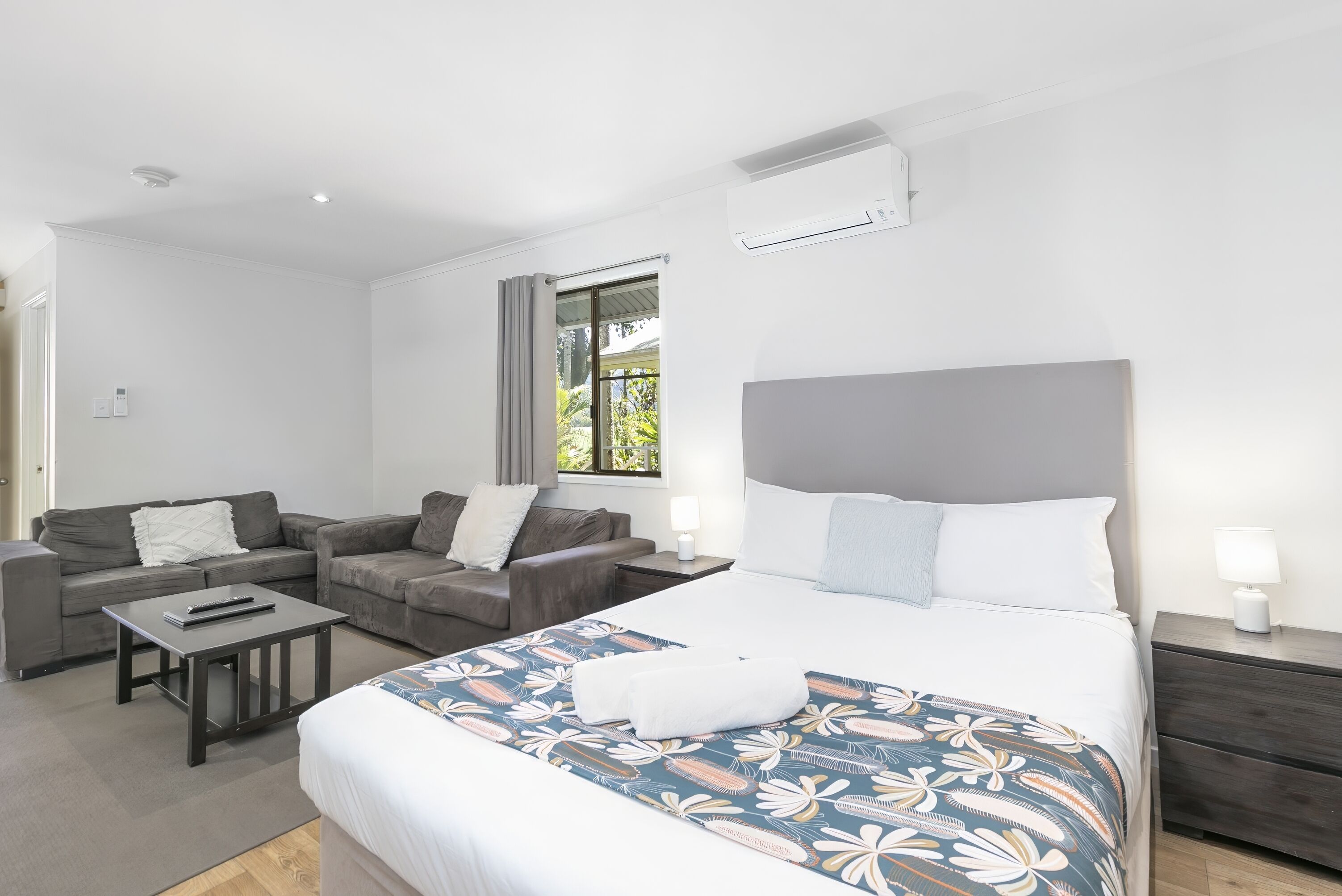 Poolside King Villa | Individually decorated, individually furnished, desk, laptop workspace