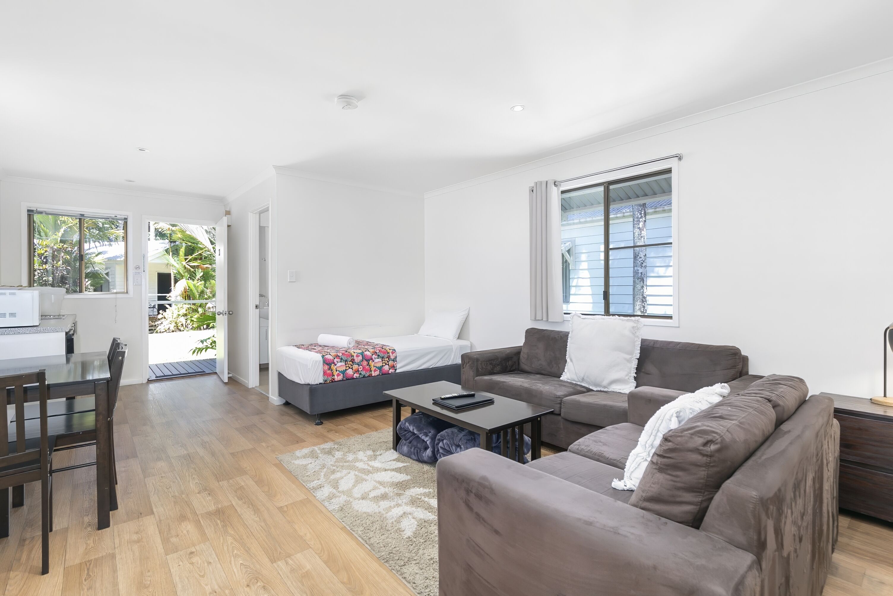 Garden King Villa | Individually decorated, individually furnished, desk, laptop workspace