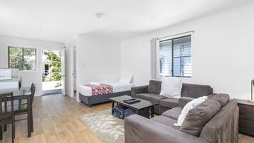 Garden King Villa | Individually decorated, individually furnished, desk, laptop workspace