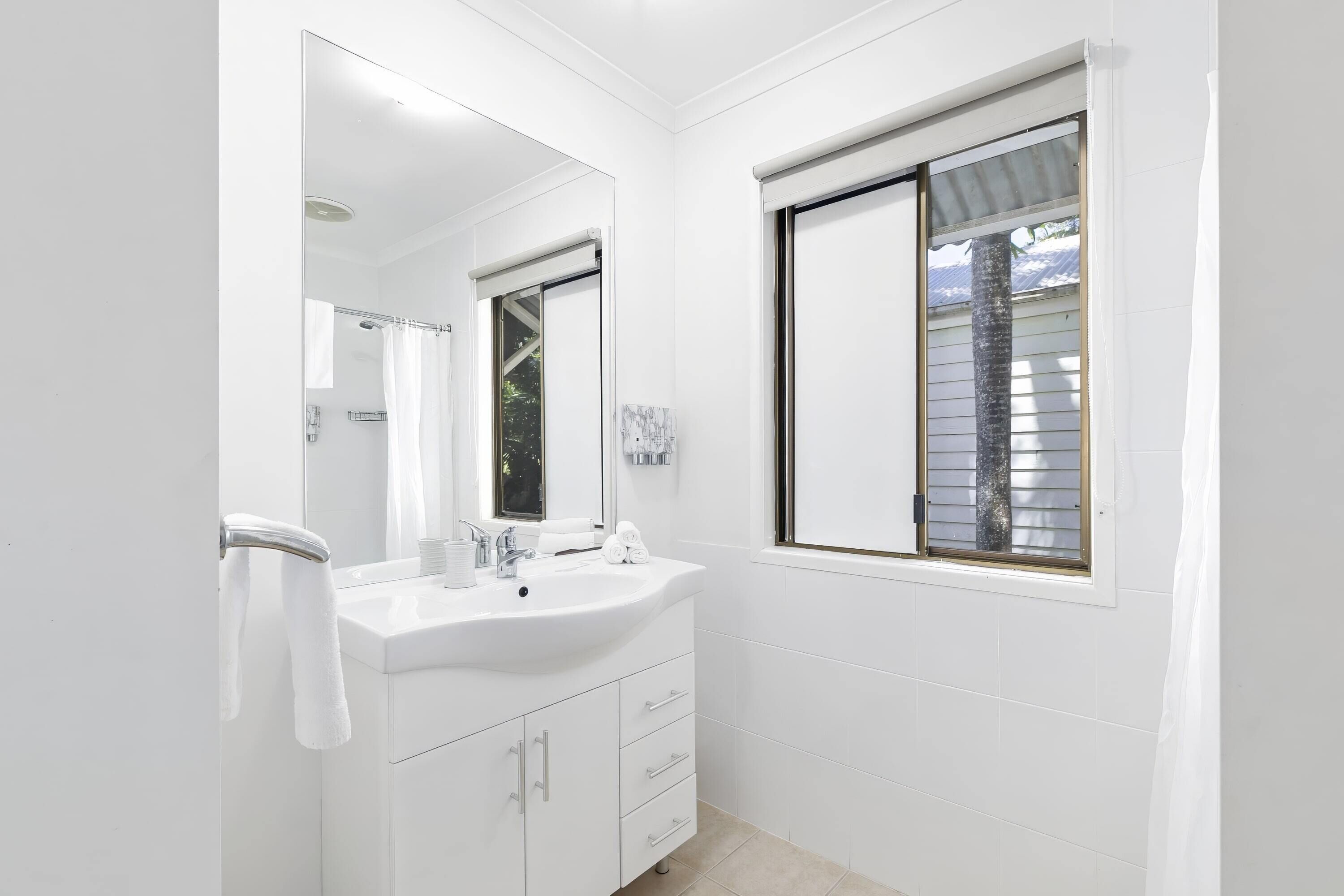garden queen twin villa | bathroom | shower, free toiletries, hair dryer, towels