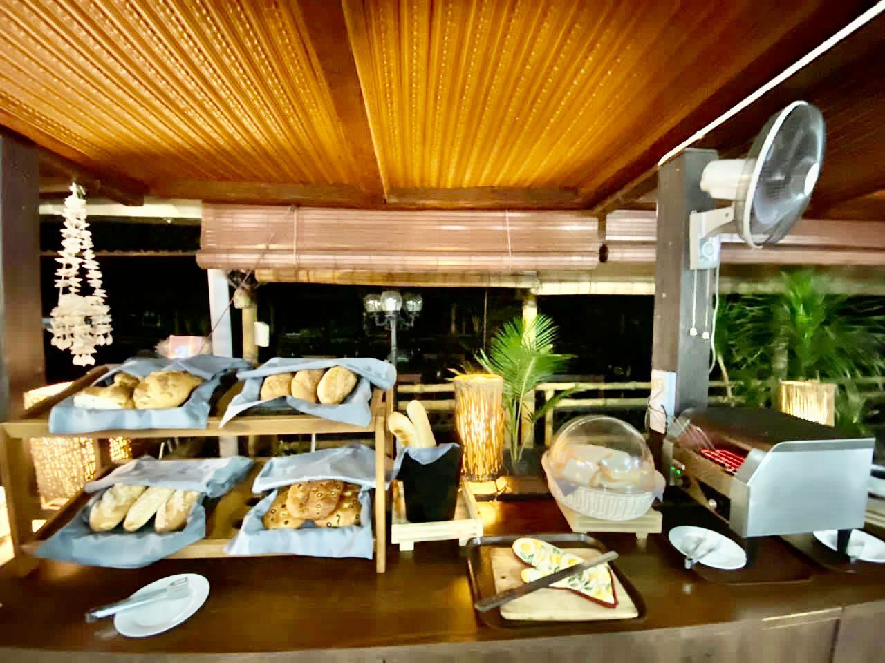 Daily buffet breakfast for a fee