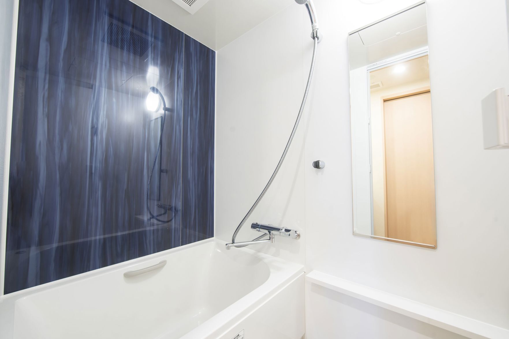 Baño | Tina con regadera, amenidades de baño gratuitas, secadora de cabello 
