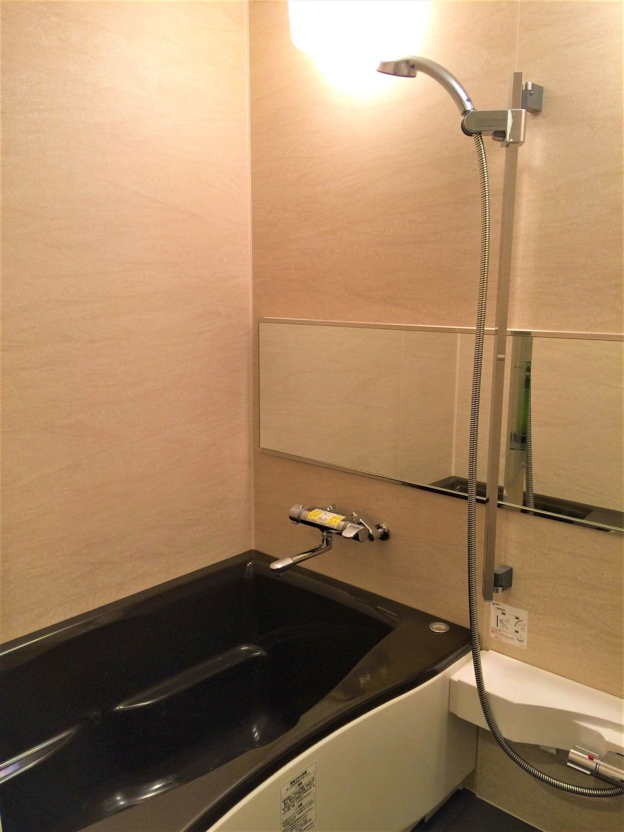 Baño | Tina con regadera, amenidades de baño gratuitas, secadora de cabello 