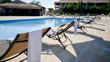 SĂŠsonbestemt udendĂžrs pool