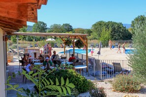 Daily continental breakfast (EUR 10 per person) - La Résidence du Château de Jouarres (Azille)