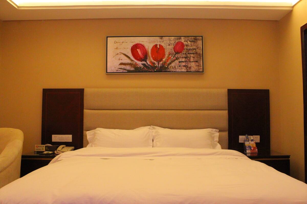 Superior Room, 1 King Bed